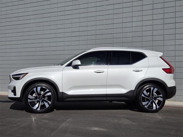 2025 Volvo XC40 Ultra Bright Theme