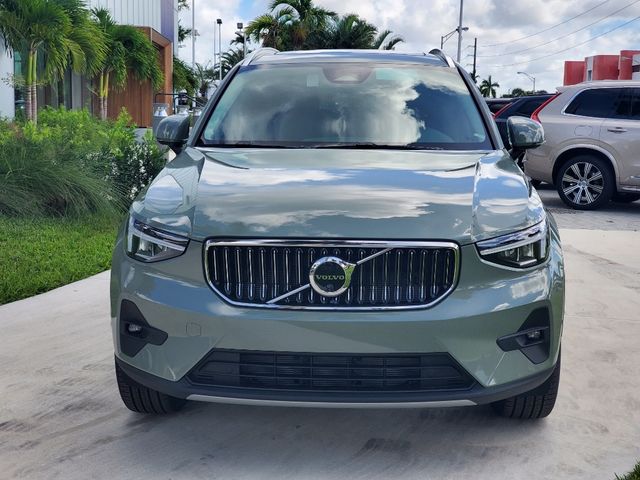 2025 Volvo XC40 Ultra Bright Theme