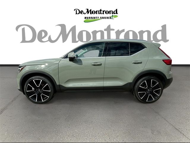 2025 Volvo XC40 Ultra Bright Theme