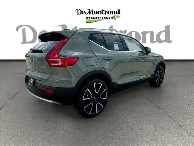 2025 Volvo XC40 Ultra Bright Theme