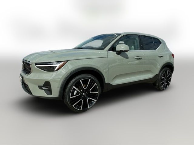 2025 Volvo XC40 Ultra Bright Theme