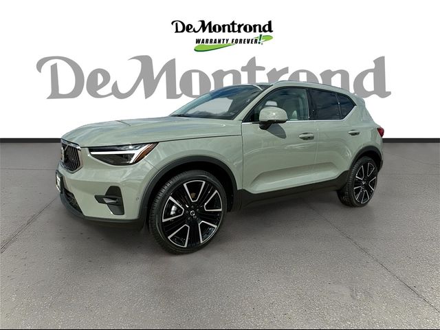 2025 Volvo XC40 Ultra Bright Theme