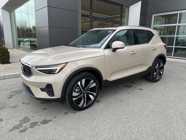 2025 Volvo XC40 Ultra Bright Theme