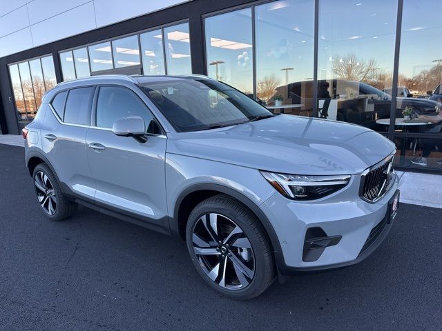 2025 Volvo XC40 Ultra Bright Theme