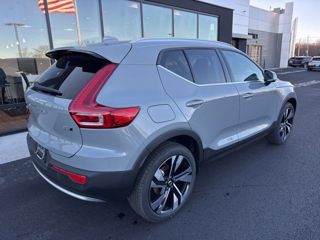 2025 Volvo XC40 Ultra Bright Theme