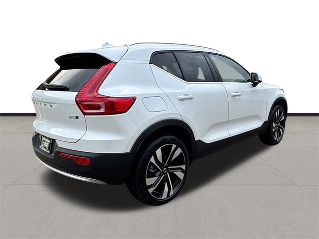 2025 Volvo XC40 Ultra Bright Theme