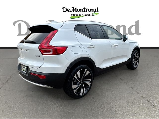 2025 Volvo XC40 Ultra Bright Theme