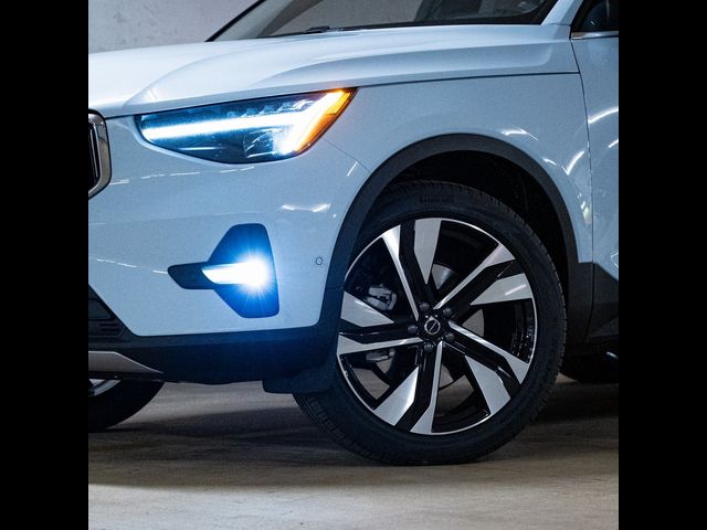 2025 Volvo XC40 Ultra Bright Theme