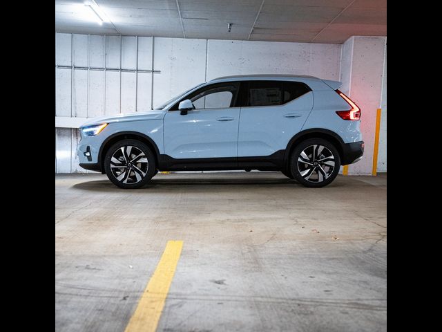 2025 Volvo XC40 Ultra Bright Theme