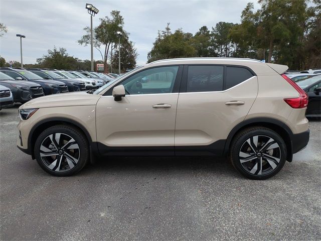 2025 Volvo XC40 Ultra Bright Theme