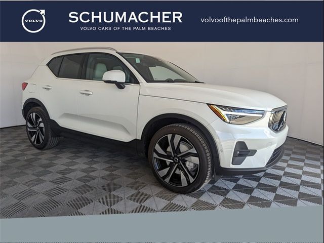 2025 Volvo XC40 Ultra Bright Theme