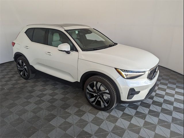 2025 Volvo XC40 Ultra Bright Theme