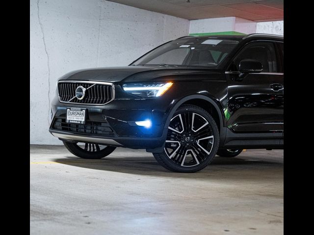 2025 Volvo XC40 Ultra Bright Theme