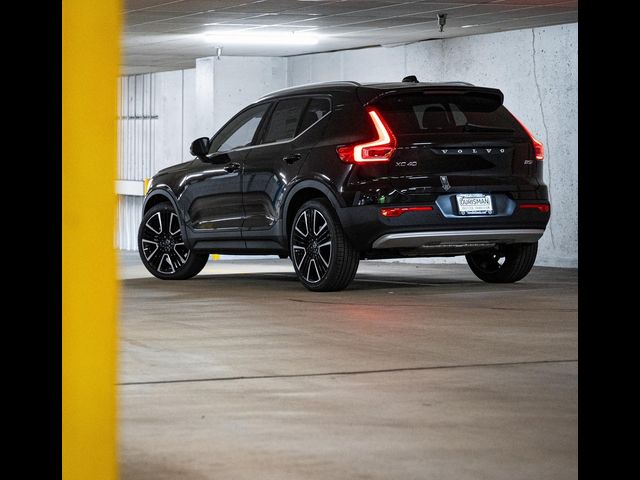 2025 Volvo XC40 Ultra Bright Theme