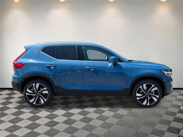 2025 Volvo XC40 Ultra Bright Theme