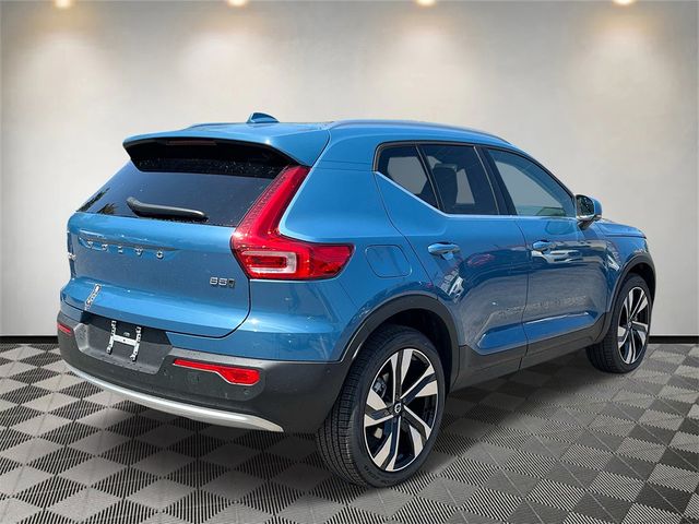 2025 Volvo XC40 Ultra Bright Theme