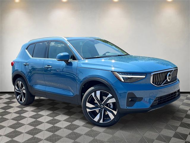 2025 Volvo XC40 Ultra Bright Theme