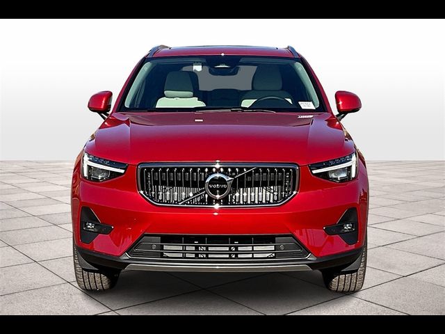 2025 Volvo XC40 Ultra Bright Theme