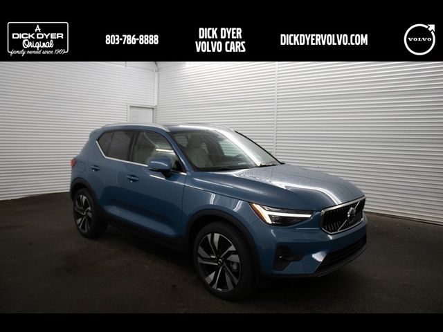 2025 Volvo XC40 Ultra Bright Theme