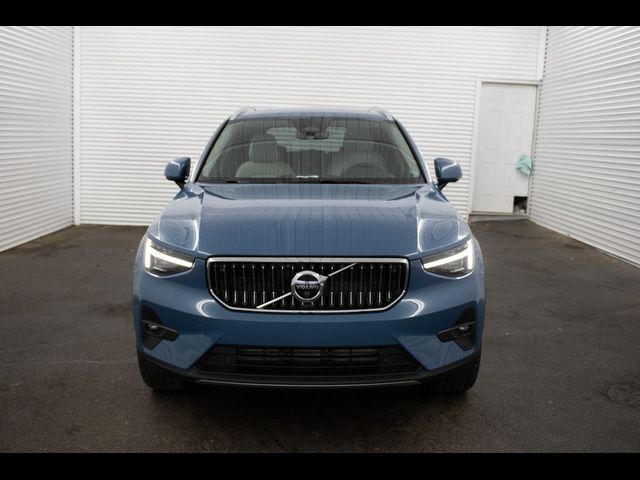 2025 Volvo XC40 Ultra Bright Theme