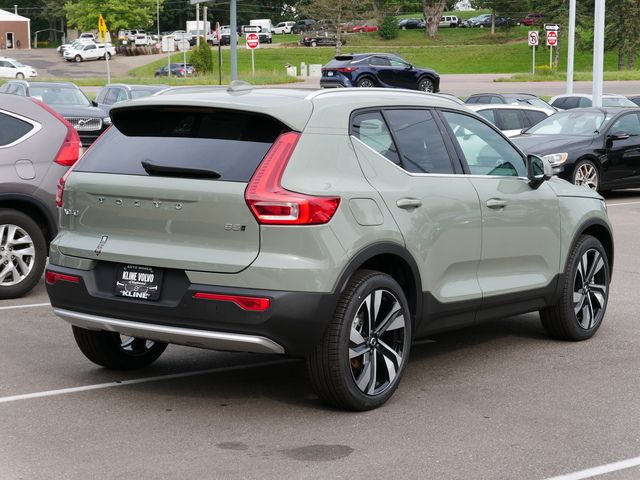 2025 Volvo XC40 Ultra Bright Theme