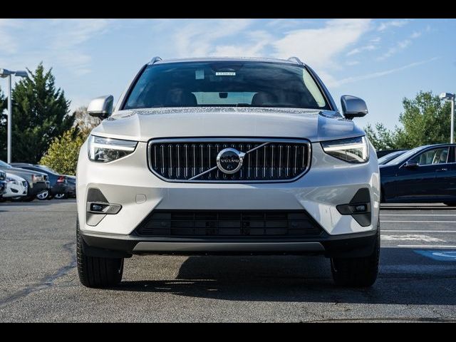 2025 Volvo XC40 Ultra Bright Theme