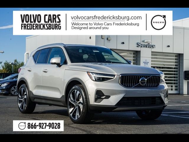 2025 Volvo XC40 Ultra Bright Theme