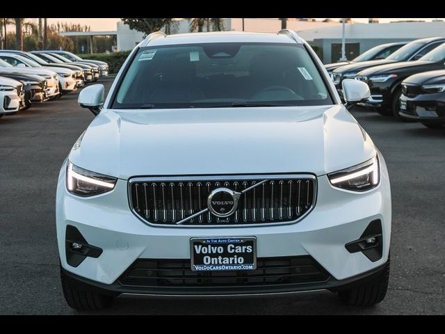 2025 Volvo XC40 Ultra Bright Theme