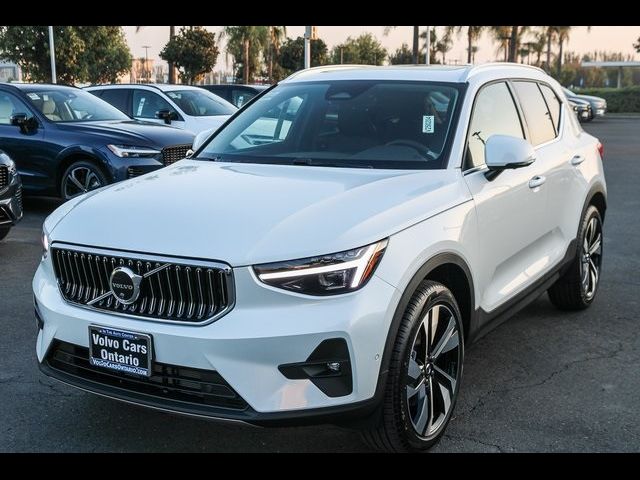 2025 Volvo XC40 Ultra Bright Theme