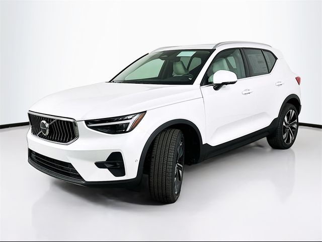 2025 Volvo XC40 Ultra Bright Theme