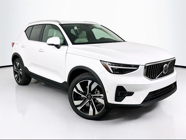 2025 Volvo XC40 Ultra Bright Theme