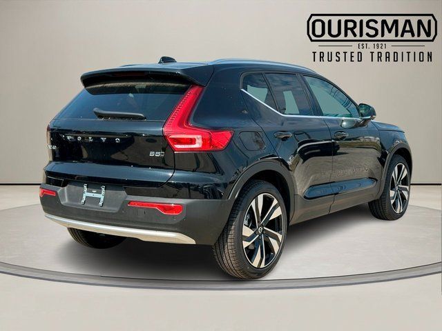 2025 Volvo XC40 Ultra Bright Theme