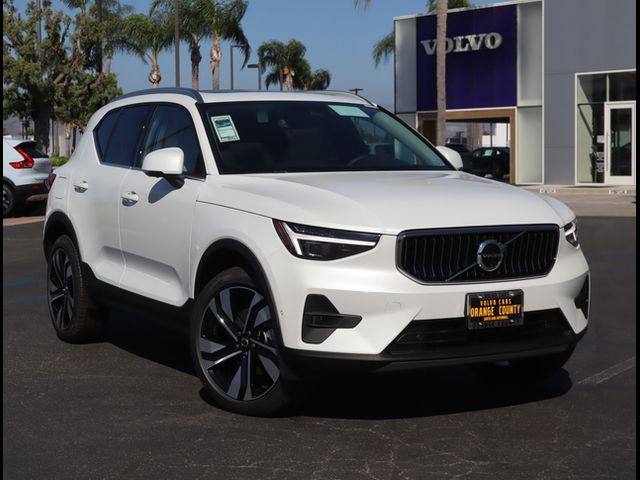 2025 Volvo XC40 Ultra Bright Theme