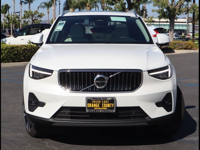 2025 Volvo XC40 Ultra Bright Theme