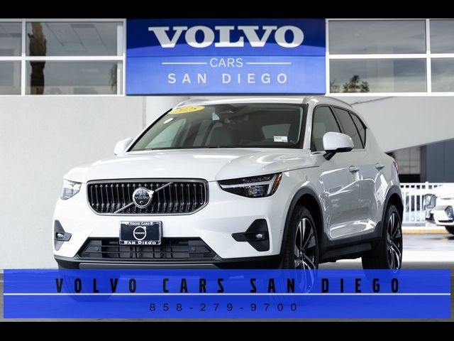 2025 Volvo XC40 Ultra Bright Theme