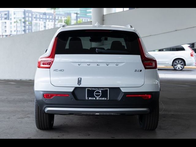 2025 Volvo XC40 Ultra Bright Theme