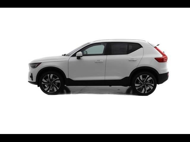 2025 Volvo XC40 Ultra Bright Theme