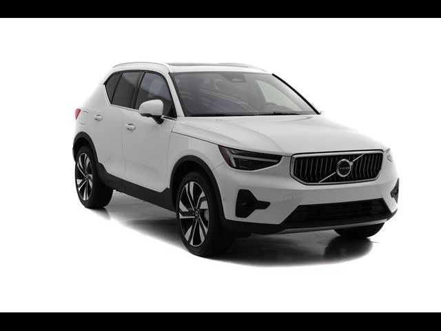 2025 Volvo XC40 Ultra Bright Theme