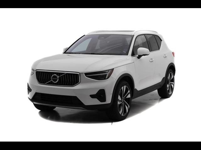 2025 Volvo XC40 Ultra Bright Theme