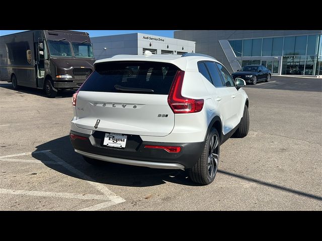 2025 Volvo XC40 Ultra Bright Theme