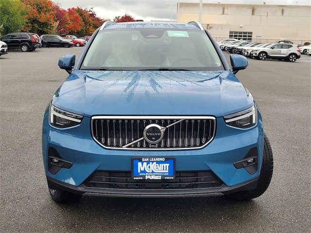 2025 Volvo XC40 Ultra Bright Theme