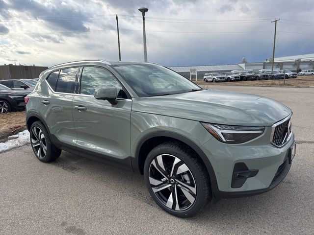 2025 Volvo XC40 Ultra Bright Theme