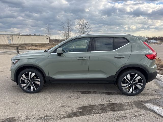 2025 Volvo XC40 Ultra Bright Theme