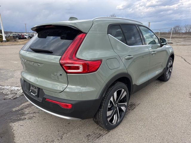 2025 Volvo XC40 Ultra Bright Theme