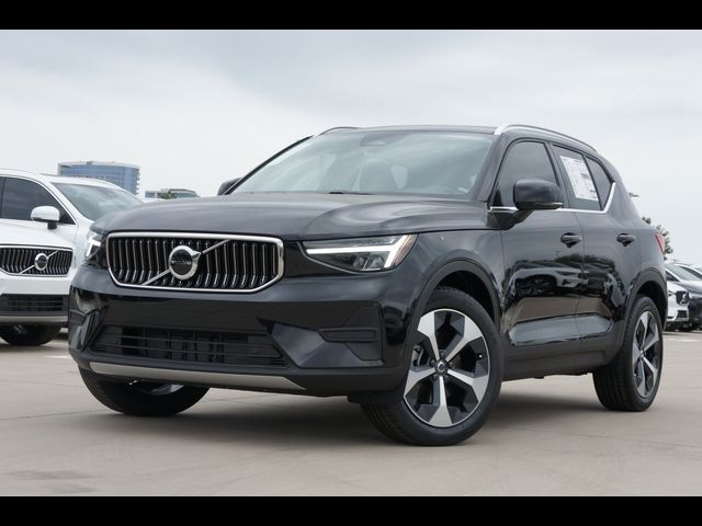 2025 Volvo XC40 Core Bright Theme