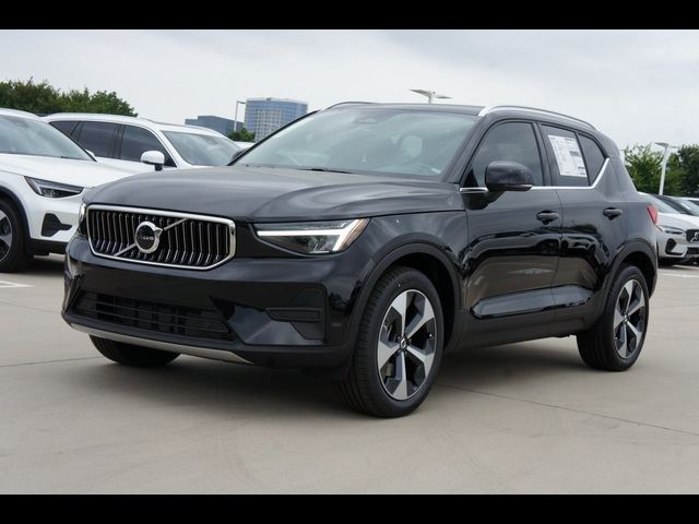 2025 Volvo XC40 Core Bright Theme