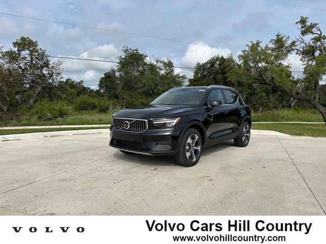 2025 Volvo XC40 Core Bright Theme