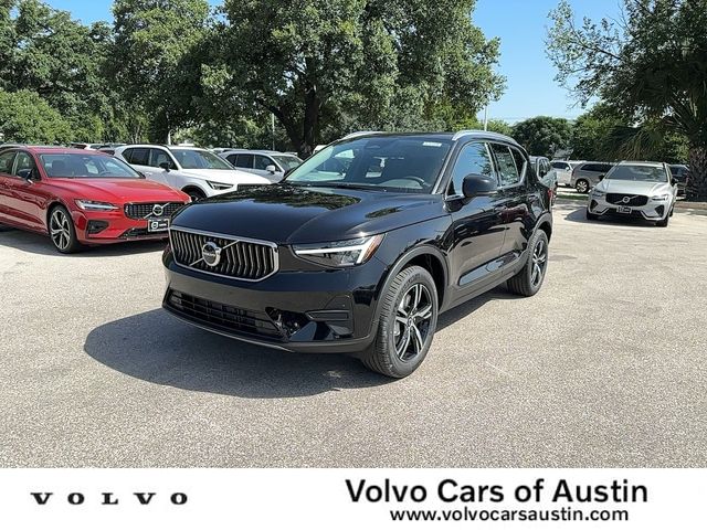 2025 Volvo XC40 Core Bright Theme