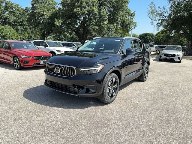 2025 Volvo XC40 Core Bright Theme