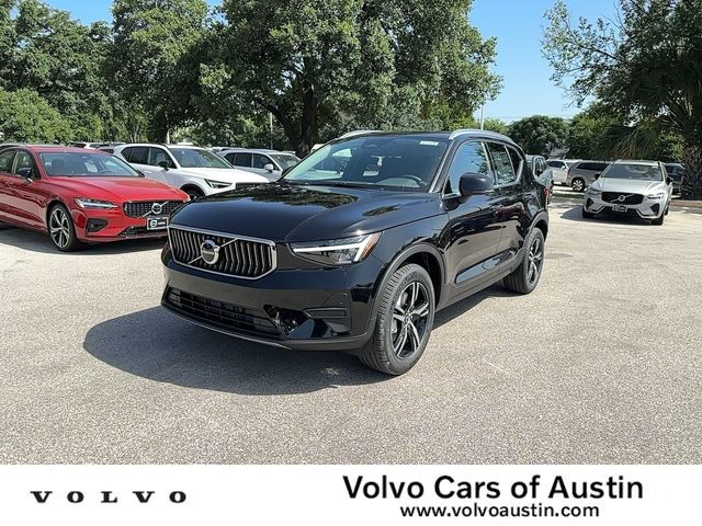 2025 Volvo XC40 Core Bright Theme